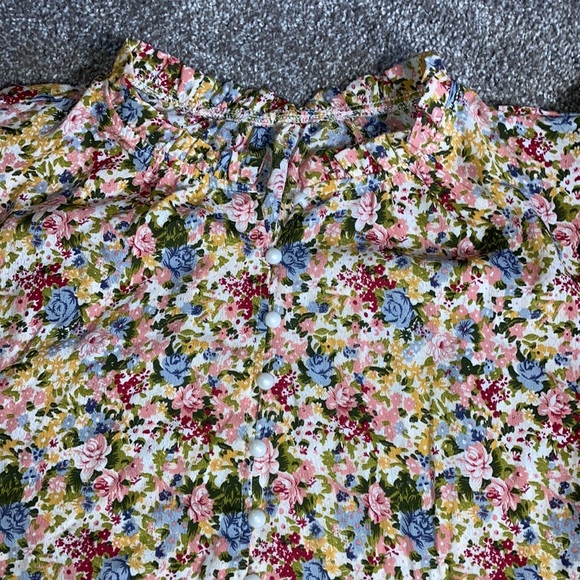 Floral ladies top - Picture 2 of 3